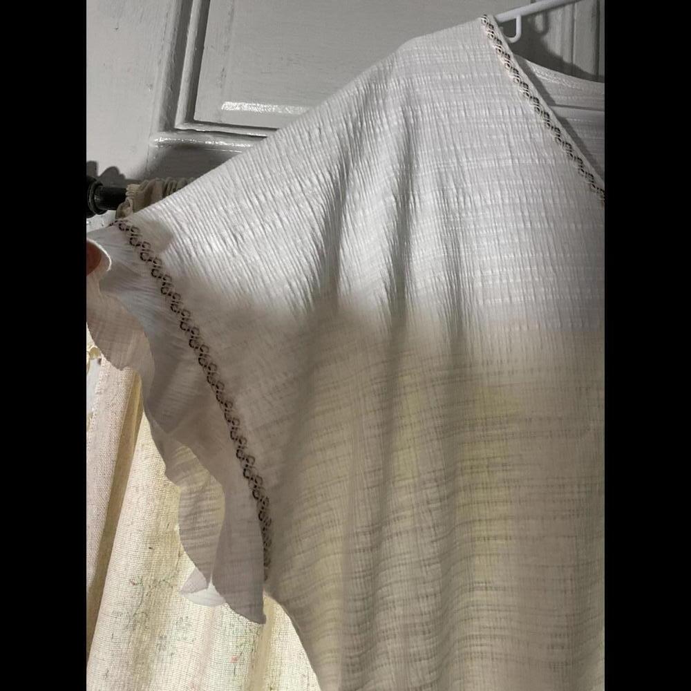 Max Studio Textured Tie Front Embroidered Blouse Size 1X - Picture 4 of 7